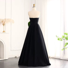 Load image into Gallery viewer, Black 3D Flower Contrast  Gown
