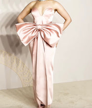 Carregar imagem no visualizador da galeria, Bow Pink Gown