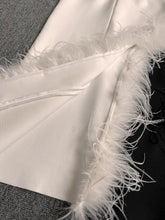 Carica l&#39;immagine nel visualizzatore di Gallery, Feather Split Bandage Dress