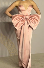 Carregar imagem no visualizador da galeria, Bow Pink Gown