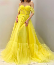 Cargar imagen en el visor de la galería, Yellow Tulle Sweetheart Prom Gown
