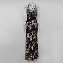 Carica l&#39;immagine nel visualizzatore di Gallery, Sequin Halter Evening Dress