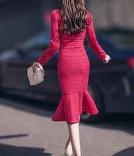 Carica l&#39;immagine nel visualizzatore di Gallery, Tweed Belted Trumpet Dress