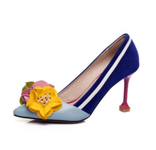 Load image into Gallery viewer, Flowers Luxury Pumps
