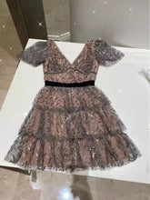 Carregar imagem no visualizador da galeria, Leaf Sequin Layerd Mesh Dress