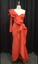 Carica l&#39;immagine nel visualizzatore di Gallery, Curvy Ruffles Dress