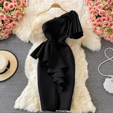 Carica l&#39;immagine nel visualizzatore di Gallery, One Shoulder Ruffles Cocktail Dress