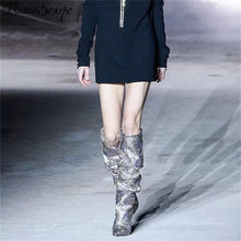 Carica l&#39;immagine nel visualizzatore di Gallery, Rhinestone Embellished Boots