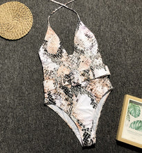 Carica l&#39;immagine nel visualizzatore di Gallery, V-neck One Piece Swimsuit
