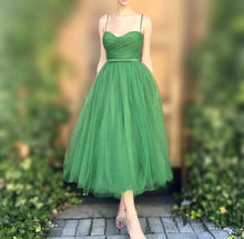 Carregar imagem no visualizador da galeria, Tulle Tea Length Homecoming Dress