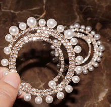 Cargar imagen en el visor de la galería, Pearls Sun-Charms Earrings
