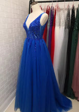 Carregar imagem no visualizador da galeria, Beading Crystal High Splits Gown