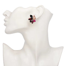 Carica l&#39;immagine nel visualizzatore di Gallery, Stud Crystal Earrings