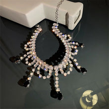 Carregar imagem no visualizador da galeria, Black Water Drop Crystal Necklace