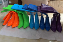 Cargar imagen en el visor de la galería, Pointed Slipon Tube Boots
