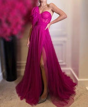 Carregar imagem no visualizador da galeria, OneShoulder Tulle Prom Gowns