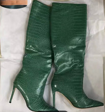 Cargar imagen en el visor de la galería, Pointed Slipon Tube Boots