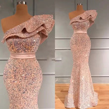 Load image into Gallery viewer, Luxurious Sequinned Ruffles Trail Dress