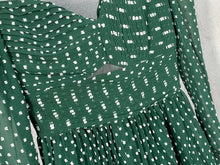 Cargar imagen en el visor de la galería, Green Runway Dot Hollow Out Dress