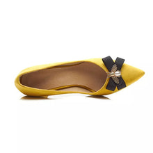 Charger l&#39;image dans la galerie, Suede Flower Rhinestones Pumps