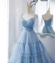 Charger l&#39;image dans la galerie, Tulle Tiered Flowers Train Prom Gown