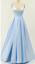 Cargar imagen en el visor de la galería, Deep VNeck Side Slit Prom Evening Gown