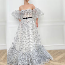 Carica l&#39;immagine nel visualizzatore di Gallery, PuffSleeves Black Dot Prom Dress
