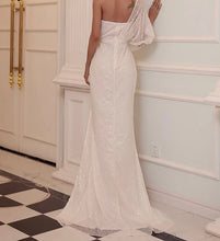 Cargar imagen en el visor de la galería, One Shoulder High Slit Sequin Gown