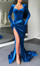 Carica l&#39;immagine nel visualizzatore di Gallery, Velvet Slash Neck Gown