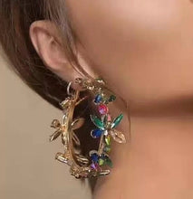 Carica l&#39;immagine nel visualizzatore di Gallery, Multicolour Hoop Earrings