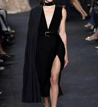 Load image into Gallery viewer, Black Runway Bodycon Dress