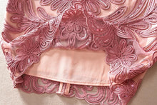 Carica l&#39;immagine nel visualizzatore di Gallery, Flower Crochet Embroidery Sequined Dress