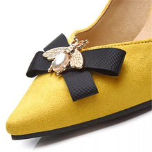 Charger l&#39;image dans la galerie, Suede Flower Rhinestones Pumps