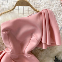 Carica l&#39;immagine nel visualizzatore di Gallery, One Shoulder Ruffles Cocktail Dress