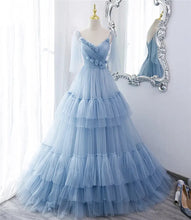 Charger l&#39;image dans la galerie, Tulle Tiered Flowers Train Prom Gown