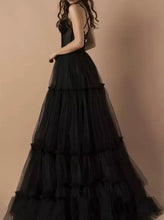 Charger l&#39;image dans la galerie, Tiered Dotted Tulle Prom Dress