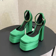 Carregar imagem no visualizador da galeria, Silk Chunky Round Toe Rhinestone Shoes